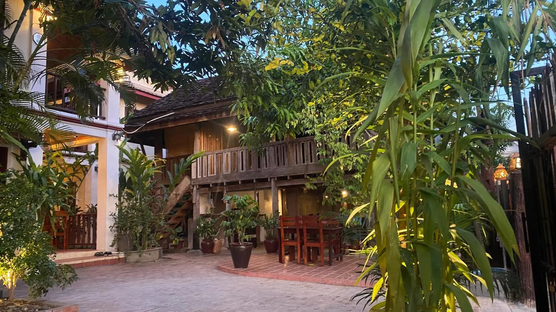 Golden Sun Hotel Luang Prabang 3*,  Laos